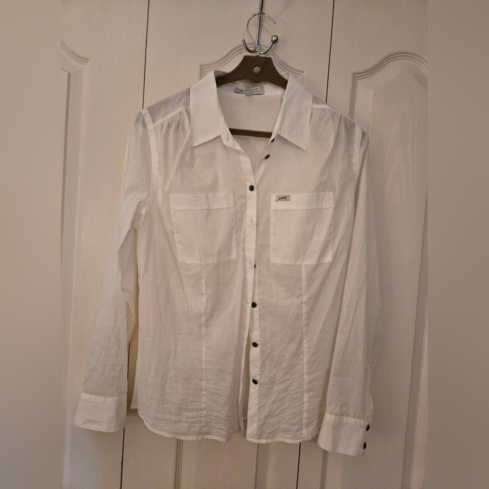 Guess White Casual Button Down Women's  Shirt. Lightweight Material